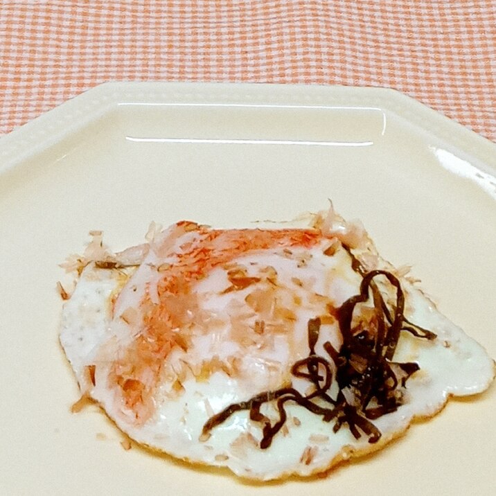 塩昆布やカニかまの和風目玉焼き